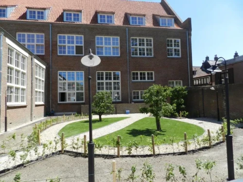 Hoogeinde, Tiel
