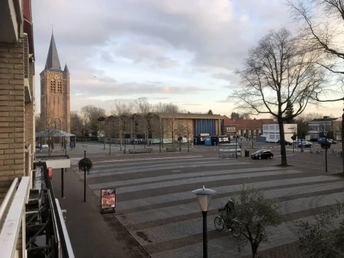 Raadhuisplein, Son en Breugel