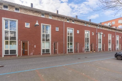 Cella Asia, Houten