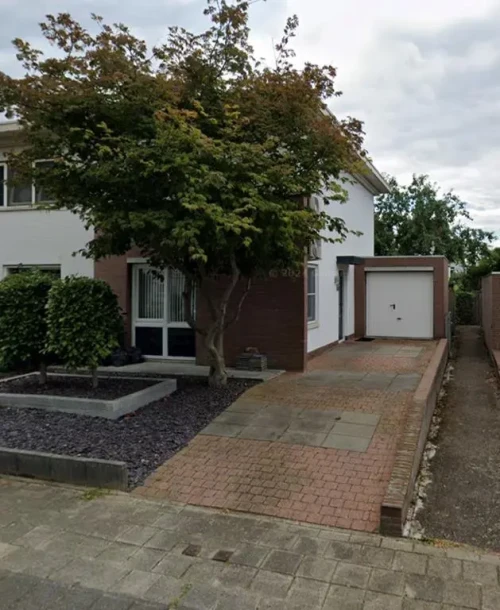 Nette halfvrijstaande woning