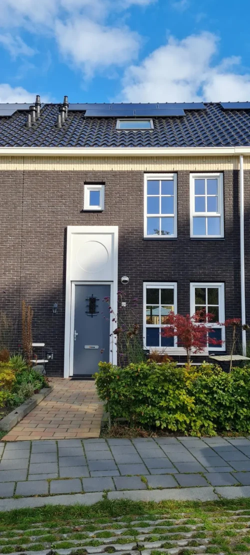 Keurige comfortabele GEMEUBILEERDE tussenwoning