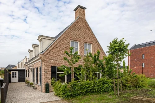 Nikolaj Basovstraat, Almere