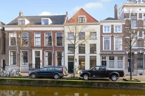 Woning aan de Oude Delft te Delft
