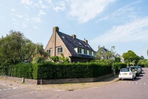 Woning aan de Oude Kerkweg te Laren (NH)