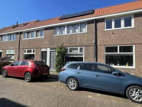 Volledig gemeubileerde eengezinswoning net buiten de stadsgracht!