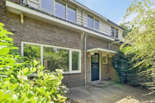 Woning aan de Sint Janstraat te Laren (NH)